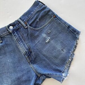 Levi’s 517 Cut Off Shorts Denim Jean Frayed Distressed Medium Wash Size 32‎
